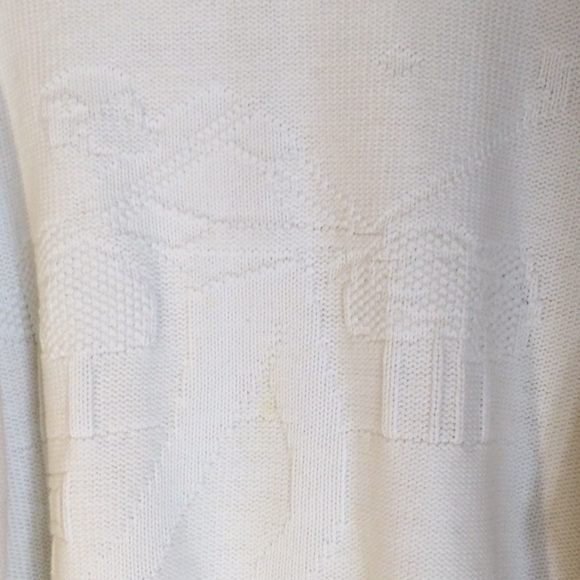 Eddie Bauer White 100% Cotton Knit Sweater with raise image of golfer - Picture 2 of 11